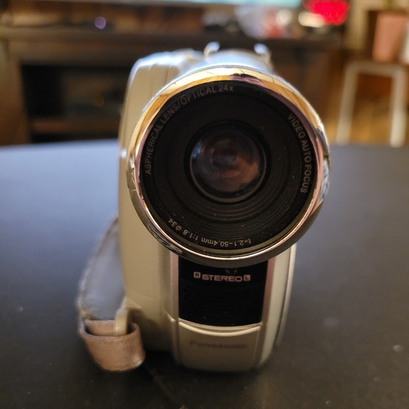 Panasonic Handheld DVD Video Camera - Picture 8 of 8